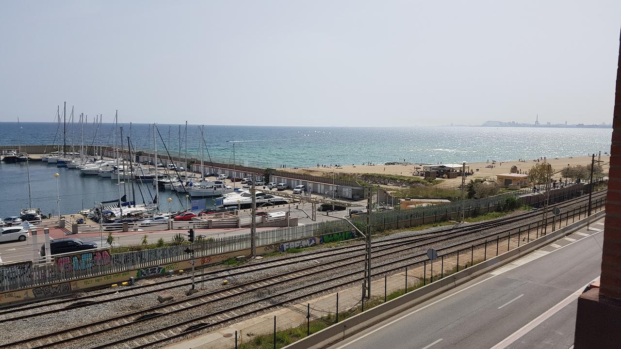 Lydia'S Port Nautic & Beach Masnou Exteriör bild